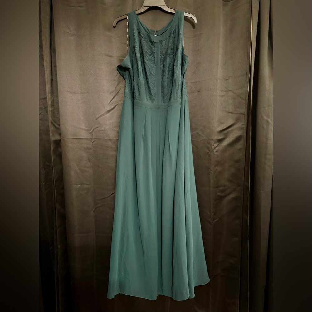 Elegant Emerald Evening Gown NWT!
